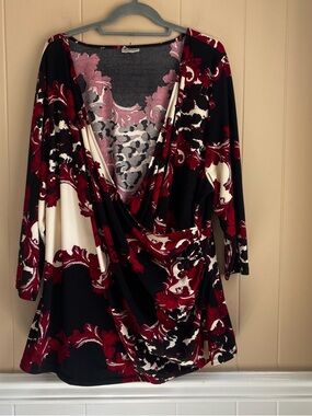 Avenue Women’s Plus Size 26/28 Faux Wrap Top | Bold Red & Black Baroque Print